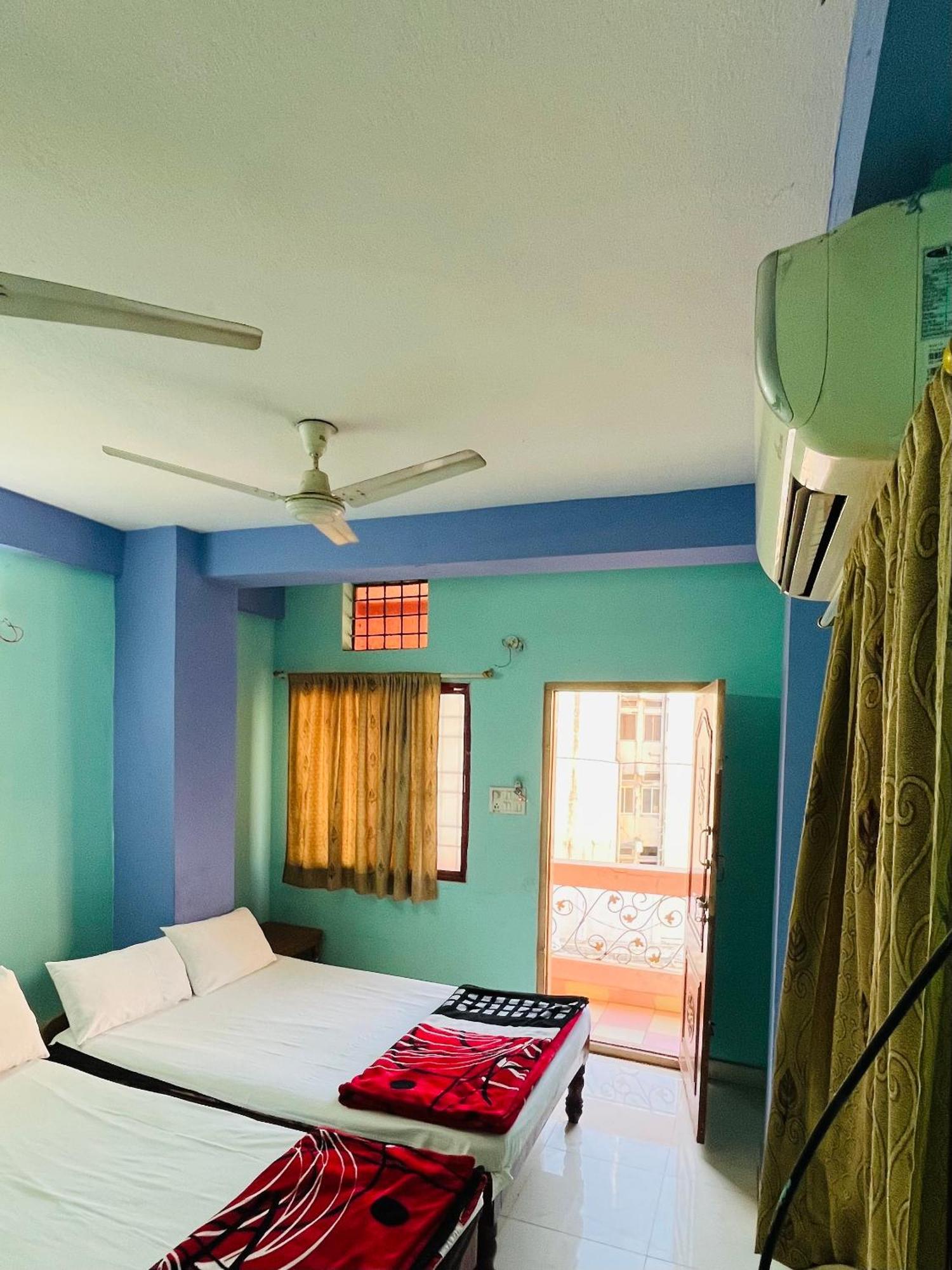 Sss Residency Hotel Puttaparthi Kültér fotó