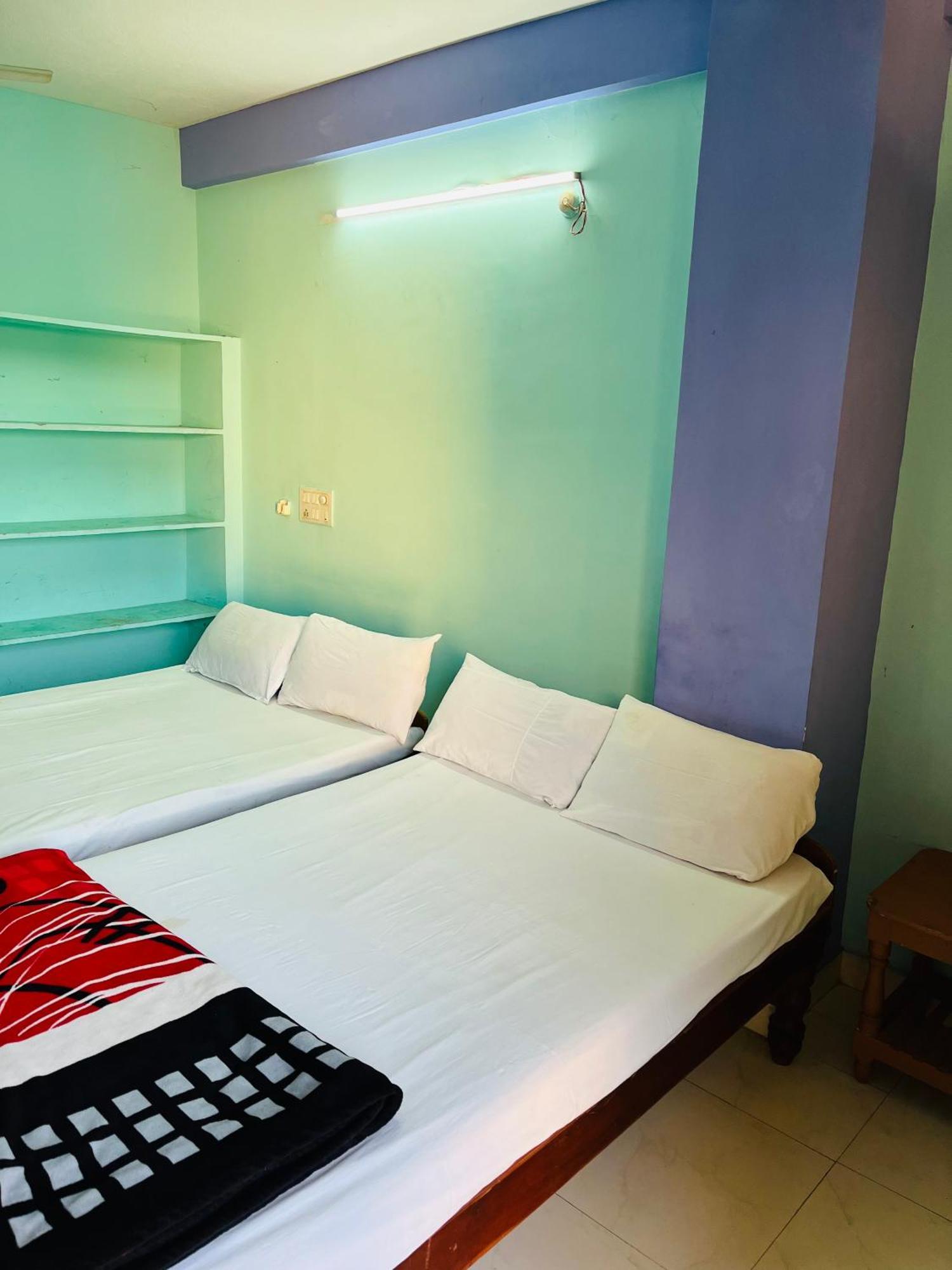 Sss Residency Hotel Puttaparthi Kültér fotó
